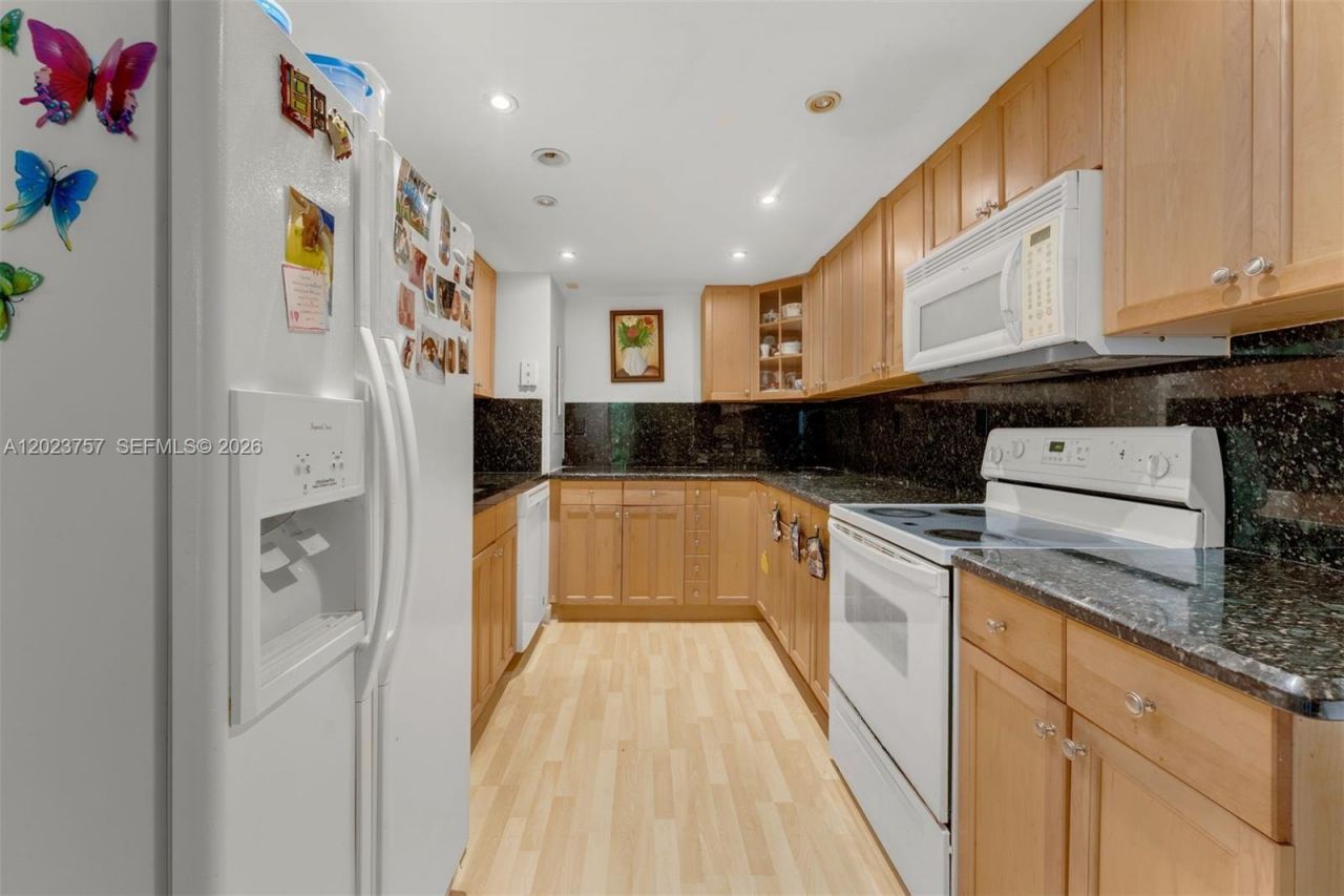 2000 Towerside Ter , Unit 308, Miami, FL 33138 Photo