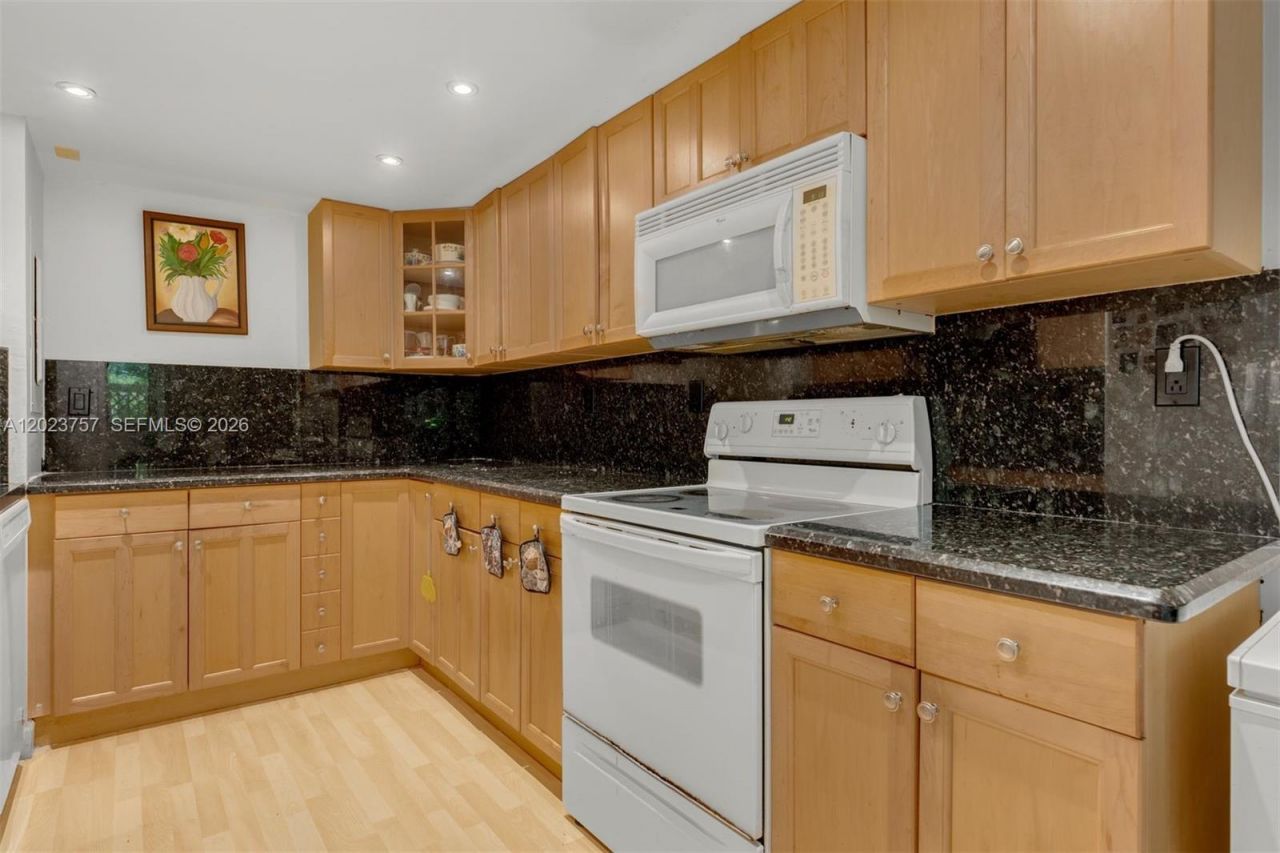 2000 Towerside Ter , Unit 308, Miami, FL 33138 Photo