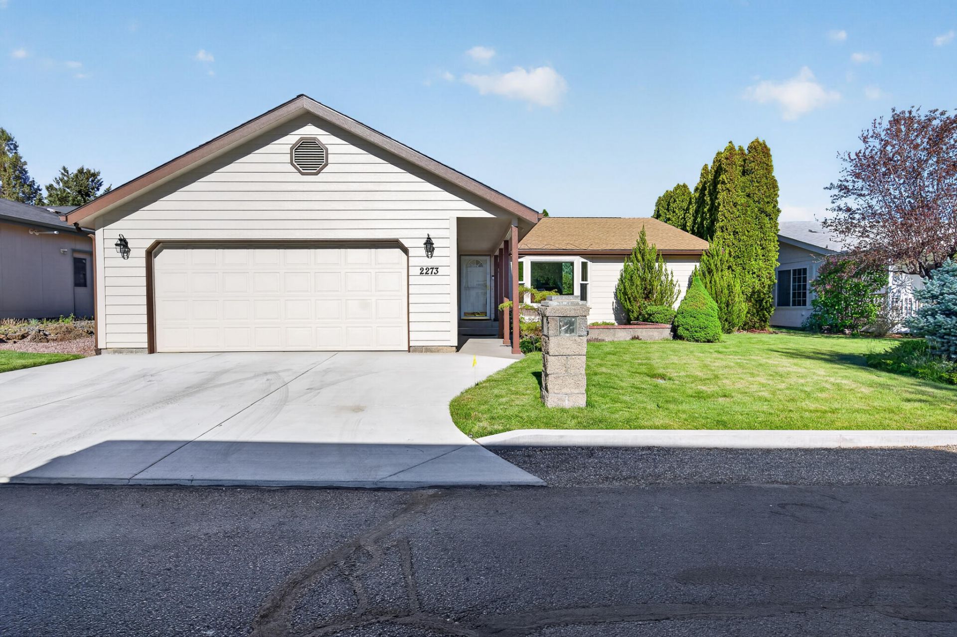 2273 NE Wintergreen Drive, Bend, OR 97701 Main Photo