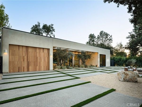 23340 Collins, Woodland Hills, CA 91367