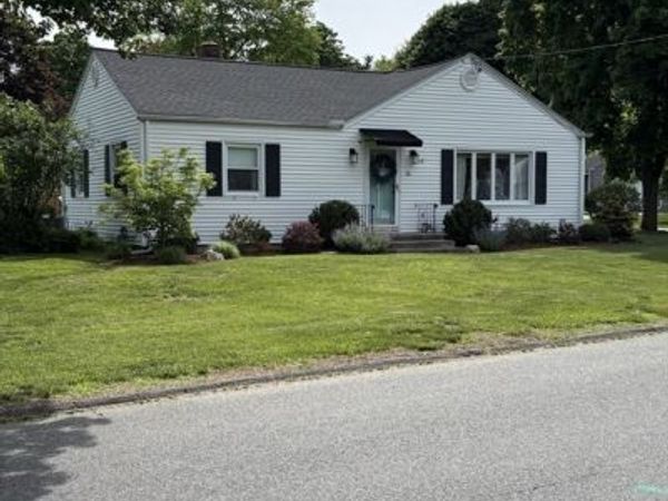 51 John St, East Longmeadow, MA 01028