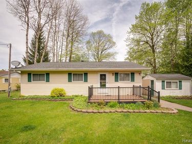 6240 Lakeshore Road N, Delaware Twp, MI 48465