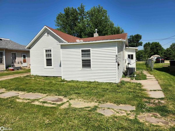 606 Siegel Street, Tama, IA 52339