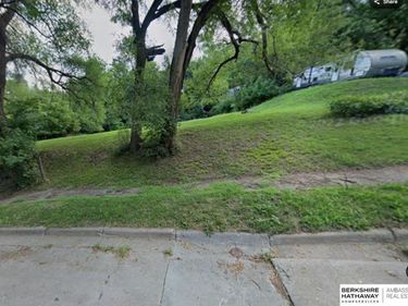 409 Hickory Street, Omaha, NE 68108