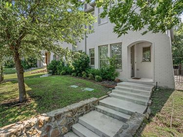 2611 McCart Avenue, Fort Worth, TX 76110