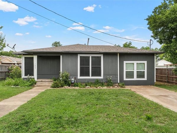 1403 W 11th Street, McGregor, TX 76657