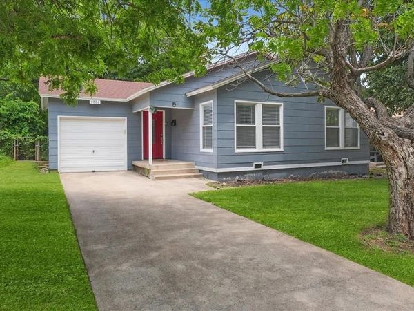 4006 Curzon Avenue , Fort Worth, TX 76107