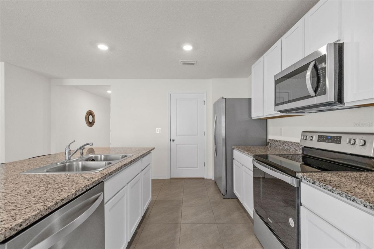 37207 Sharks Eye Lane , Zephyrhills, FL 33541 Photo