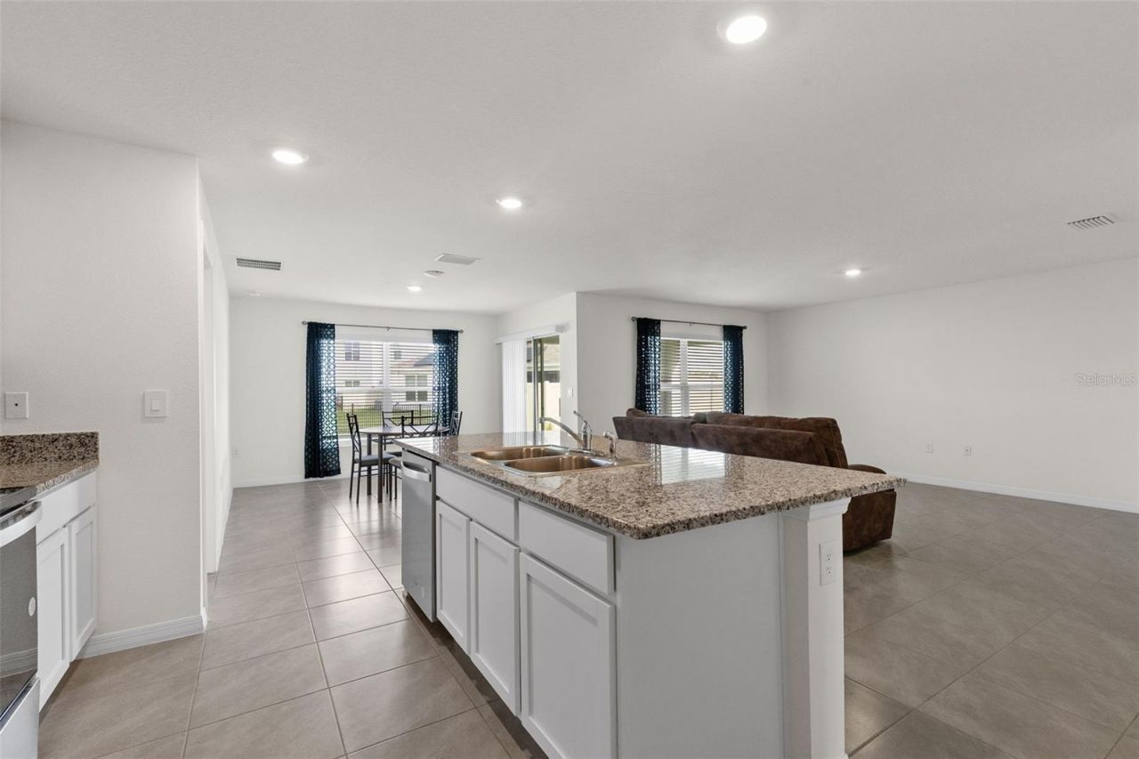 37207 Sharks Eye Lane , Zephyrhills, FL 33541 Photo