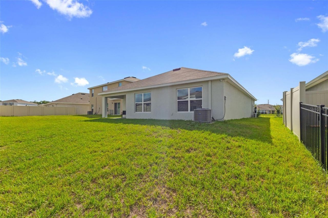37207 Sharks Eye Lane , Zephyrhills, FL 33541 Photo