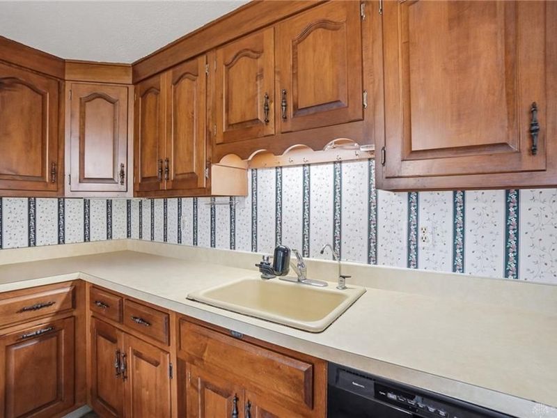 2221 Milesburn Drive, Miami Township, OH 45439 Photo 7