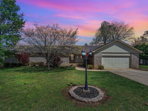 423 Shasteen Bend Dr , Winchester, TN 37398