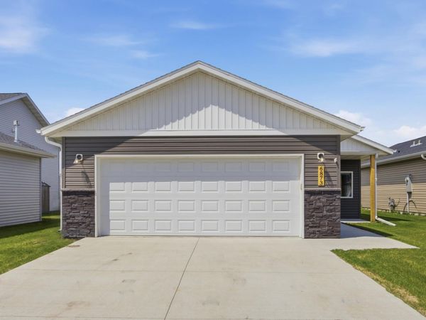 6873 67th Street S, Horace, ND 58047