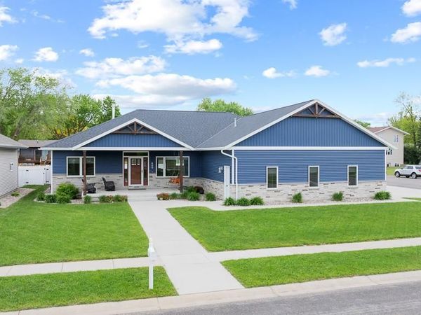 600 Elizabeth Street, Marshall, MN 56258