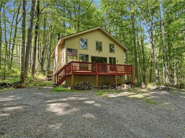 100 Splitrail Lane , Lake Ariel, PA 18436