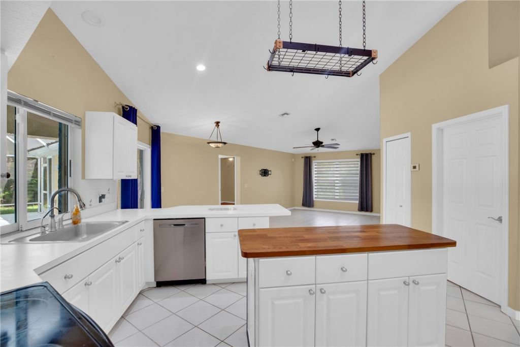 2065 19th Avenue Sw, Vero Beach, FL 32962 Photo