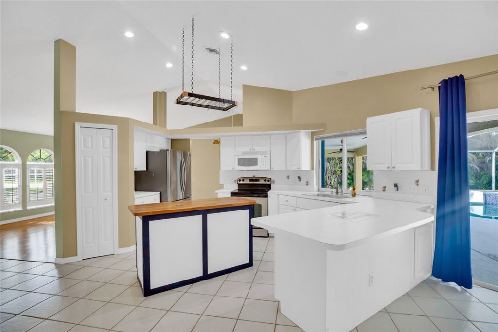 2065 19th Avenue Sw, Vero Beach, FL 32962 Photo