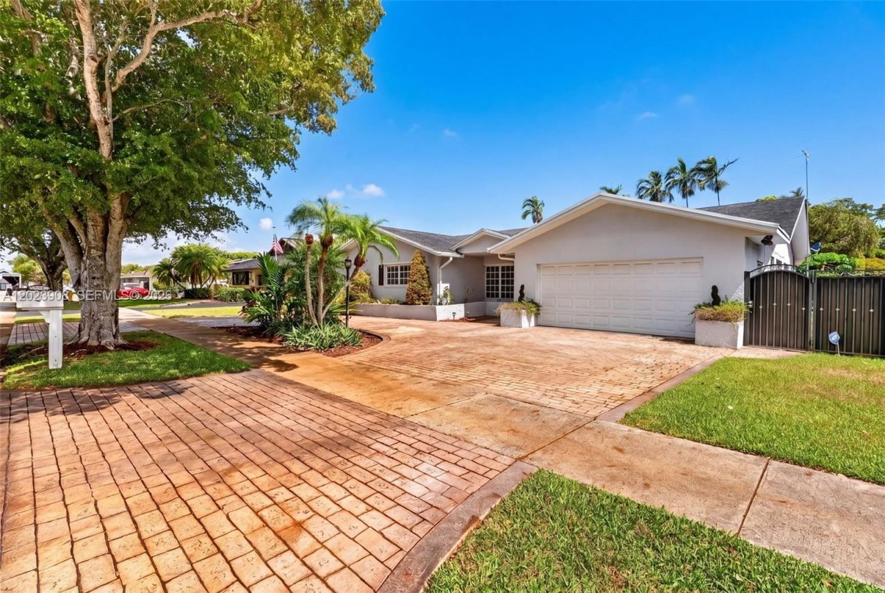 14001 SW 108th St , Miami, FL 33186 Photo