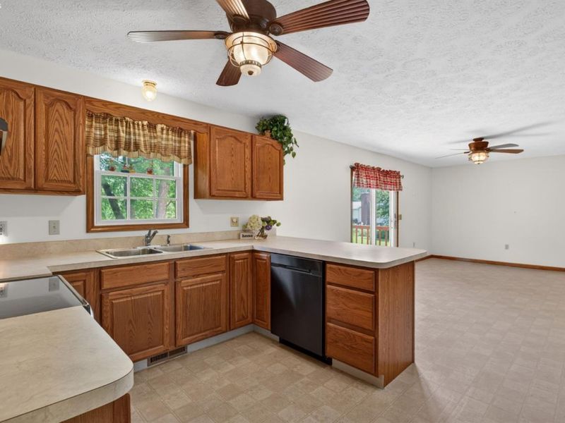 12002 W Lake Road, Vermilion, OH 44089 Photo 10