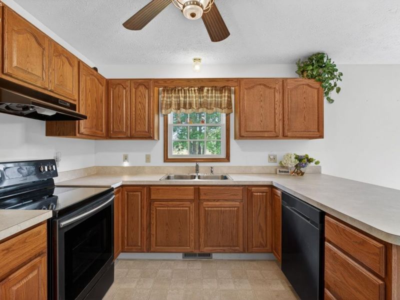 12002 W Lake Road, Vermilion, OH 44089 Photo 11