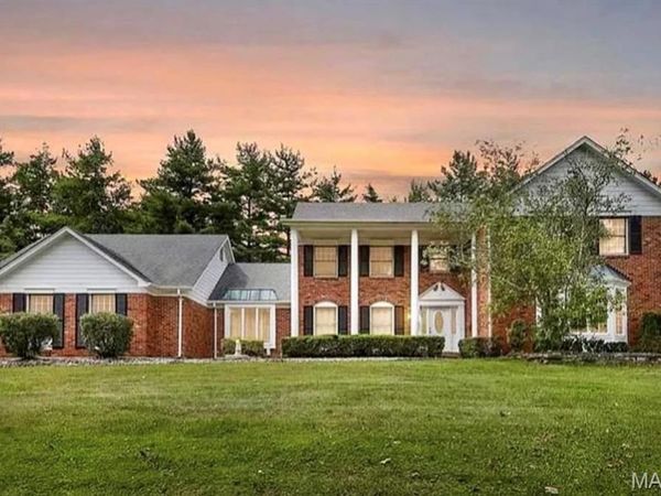 2233 Kehrsglen Court, Chesterfield, MO 63005