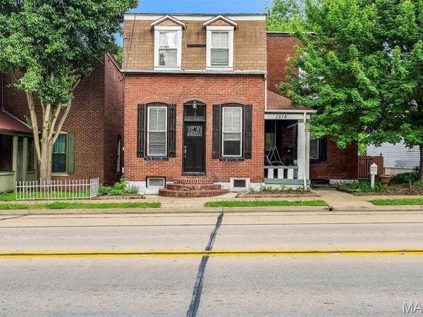 1216 N 5th Street, St Charles, MO 63301