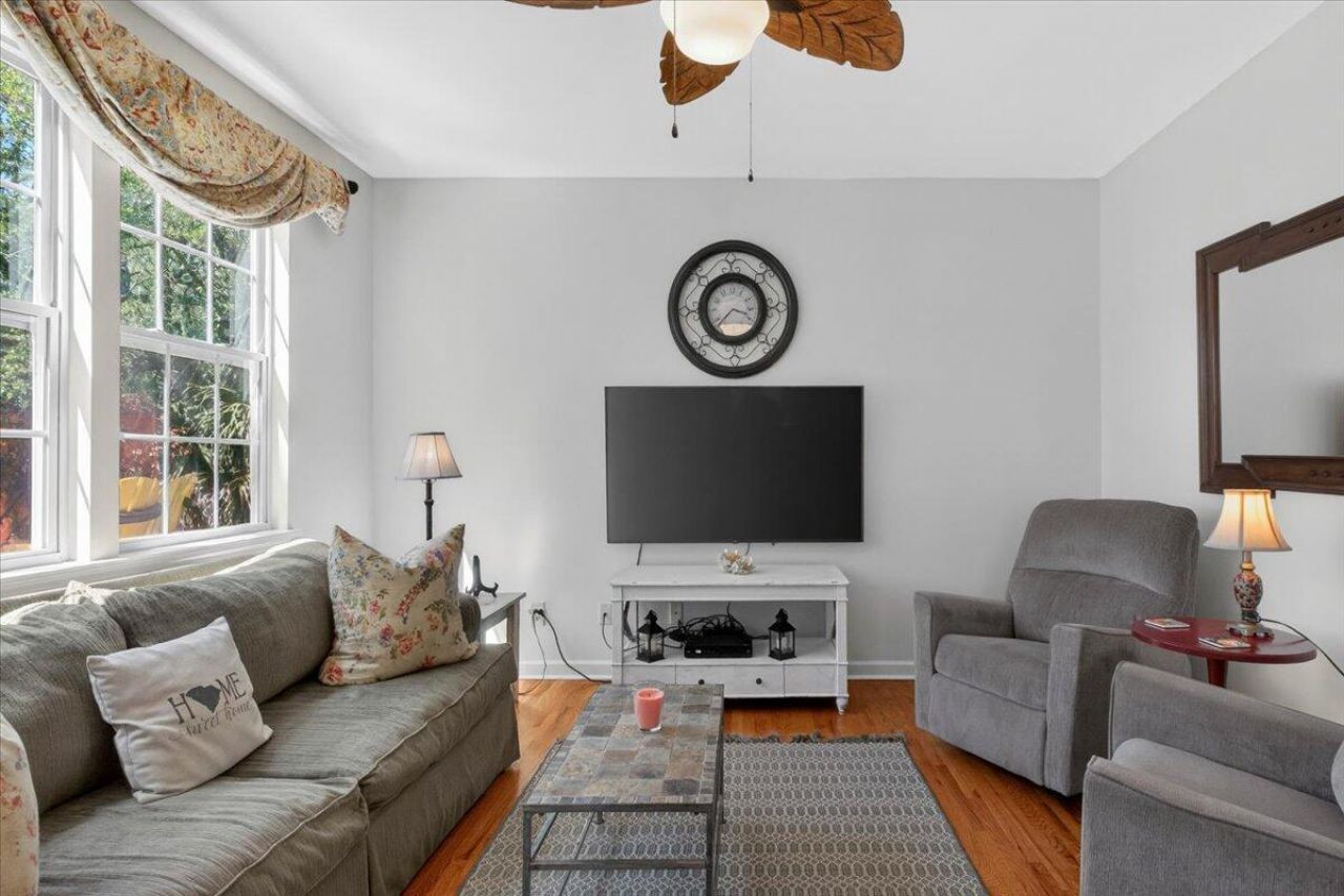 1428 Bloomingdale Lane Photo 7