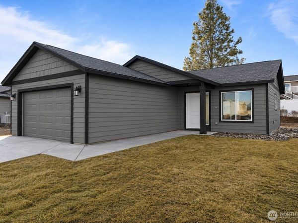 211 Poplar Street NE, Royal City, WA 99357