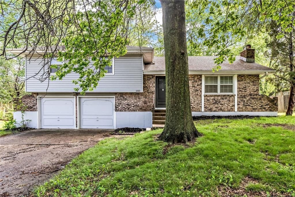 1311 Highland Drive, Lees Summit, MO 64081 Main Photo