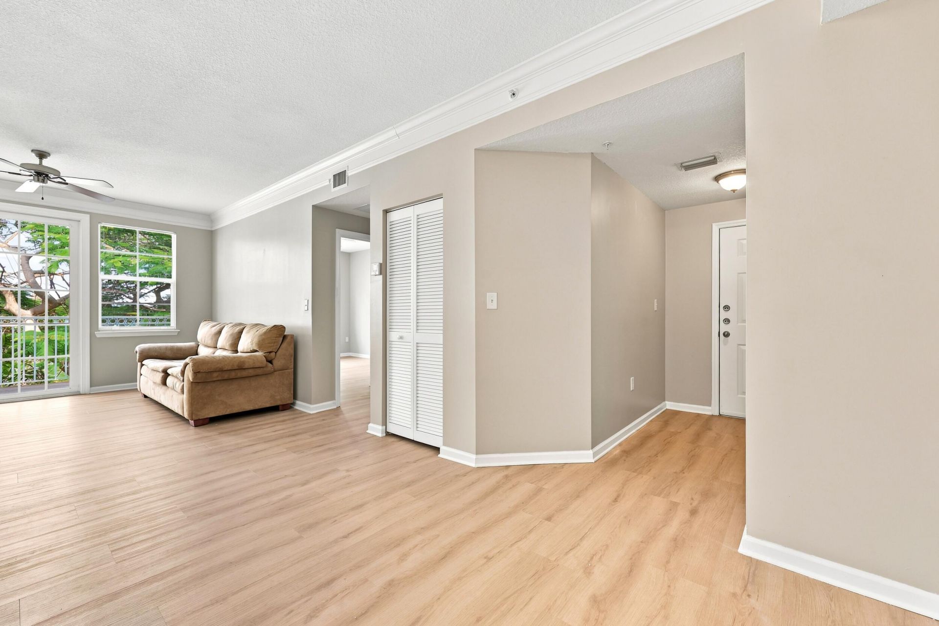 9825 Baywinds Drive, Unit 1302, West Palm Beach, FL 33411 Photo