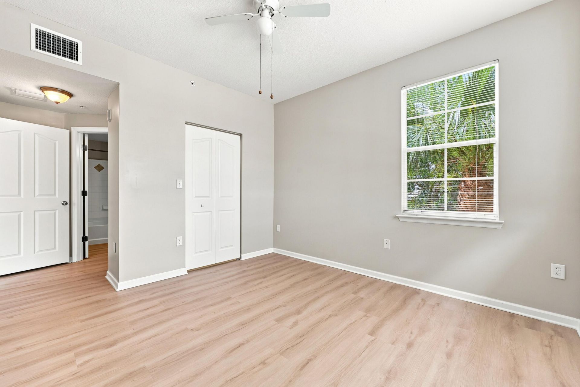 9825 Baywinds Drive, Unit 1302, West Palm Beach, FL 33411 Photo