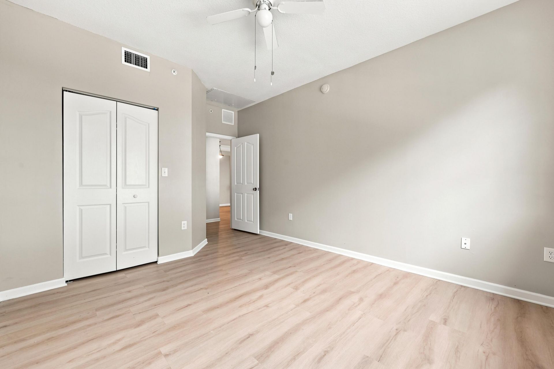 9825 Baywinds Drive, Unit 1302, West Palm Beach, FL 33411 Photo