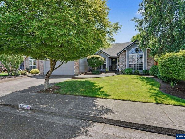 1098 Chardonnay Lp NE, Keizer, OR 97303