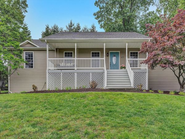 677 Deerfield RD , Troutville, VA 24175