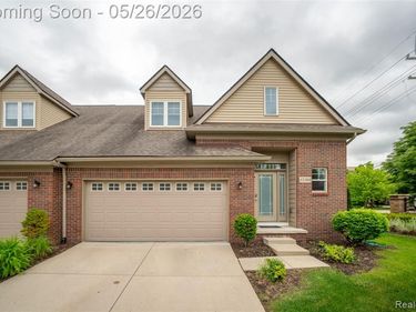 42384 Gateway Dr, Plymouth Twp, MI 48170
