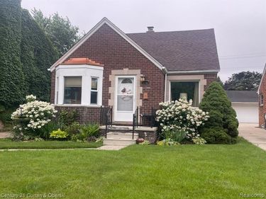 2143 Lancaster Street, Grosse Pointe Woods, MI 48236