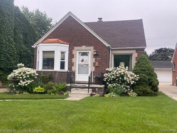 2143 Lancaster Street, Grosse Pointe Woods, MI 48236