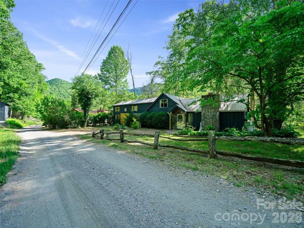 137 Mountain Farm Road, Burnsville, NC 28714