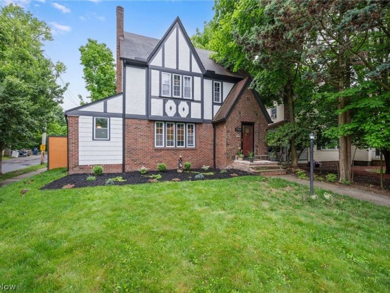 3364 Euclid Heights Boulevard, Cleveland Heights, OH 44118 Photo 2