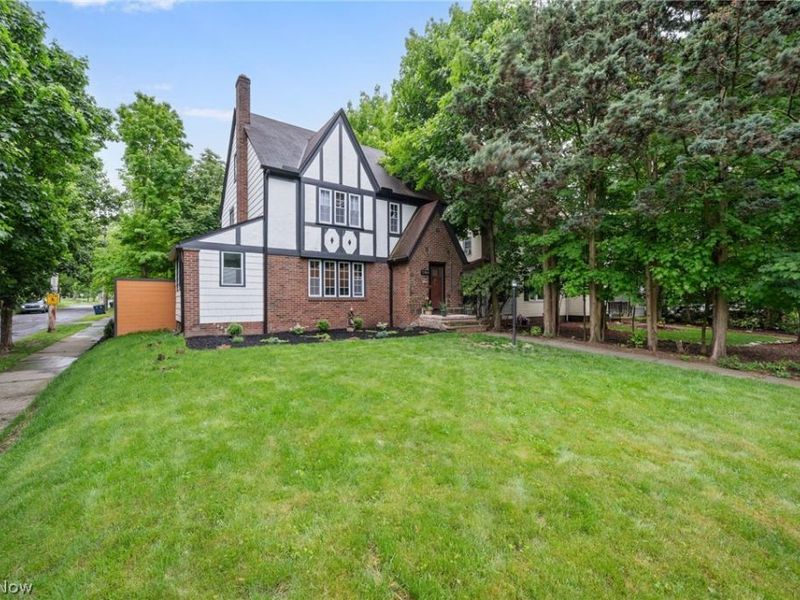 3364 Euclid Heights Boulevard, Cleveland Heights, OH 44118 Photo 3