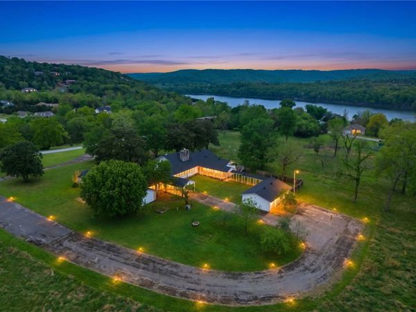 123 Shields Drive , Holiday Island, AR 72631