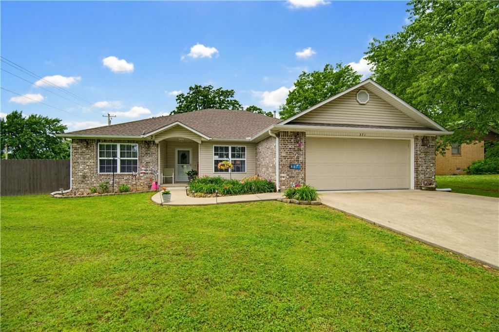 371 S Virginia Avenue, Gentry, AR 72734 Main Photo