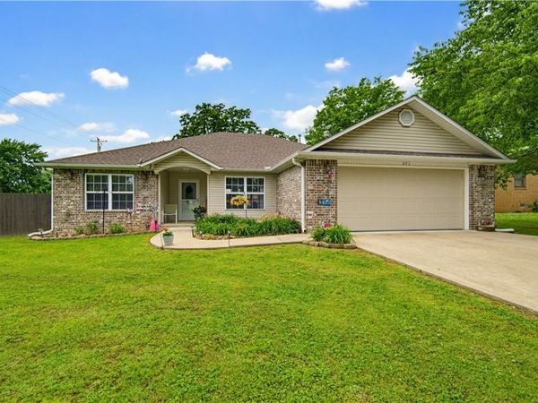 371 S Virginia Avenue , Gentry, AR 72734