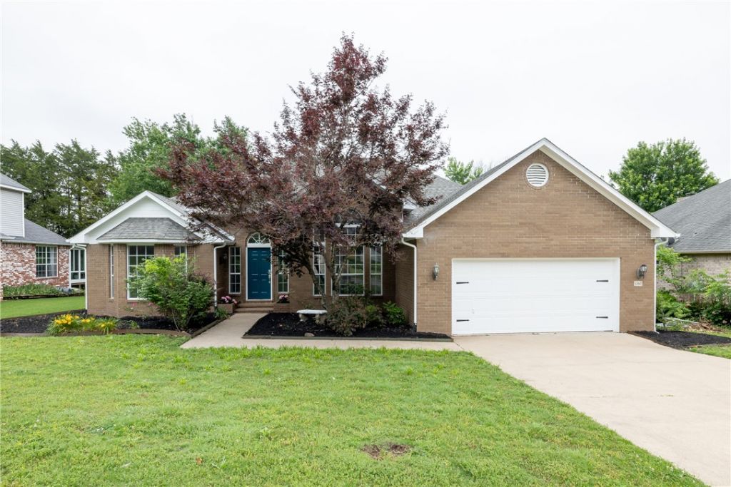 1760 N Glenbrook Place, Fayetteville, AR 72701 Main Photo