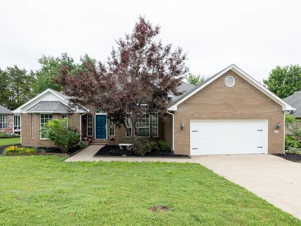 1760 N Glenbrook Place, Fayetteville, AR 72701