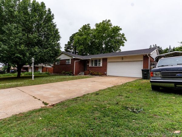 18 S Meadowhill Drive, Bristow, OK 74010