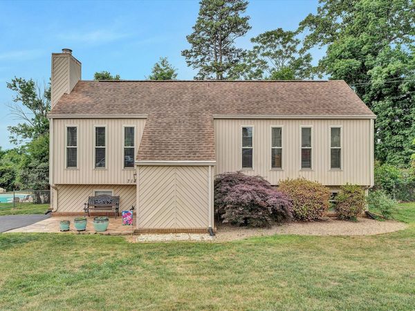 7144 Deerwood RD , Roanoke, VA 24019
