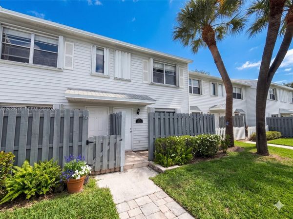 13 SW 3rd St , Unit 13, Pompano Beach, FL 33060
