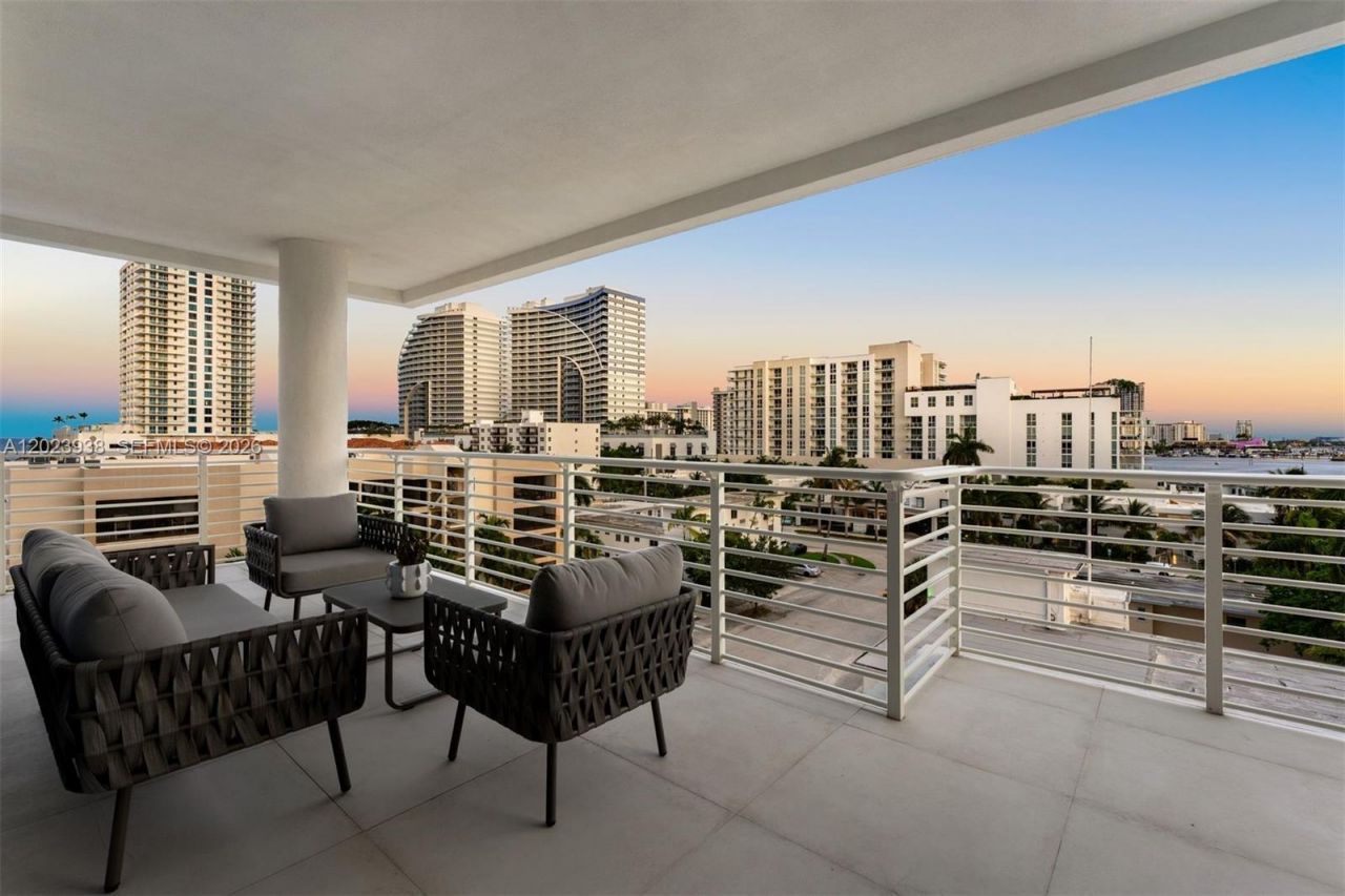 527 Orton Ave , Unit 501, Fort Lauderdale, FL 33304 Photo