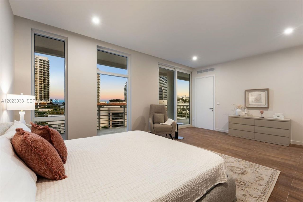 527 Orton Ave , Unit 501, Fort Lauderdale, FL 33304 Photo